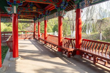 Çin 'deki klasik mimari koridoru.