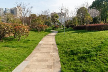 Şangay 'da modern bina geçmişi olan şehir parkı.