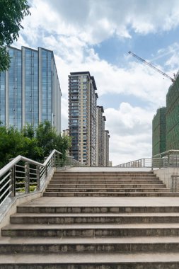 Şehrin kare platformu ve panoramik manzarası