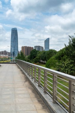 Gündüz şehir merkezindeki iş merkezinin ufuk çizgisi