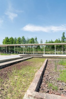 Bahar Parkı ve modern şehir