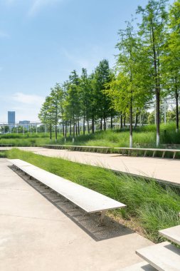 Bahar Parkı ve modern şehir