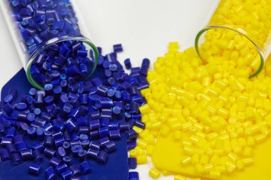 Mavi, sarı ve kırmızı