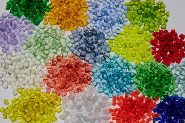 Farklı saydam renkli plastik reçine çeşitleri