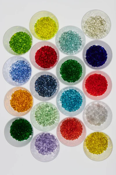 実験室のガラス試験管の色プラスチック樹脂 — ストック写真