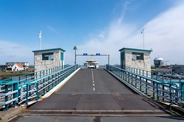 Trafiği Durduracak Engeli Olan Feribot Için Açık Köprü — Stok fotoğraf