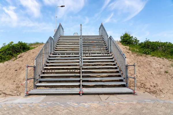 Берегу Железная Аварийная Лестница Добраться Пляжа — стоковое фото
