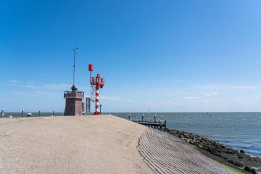 Rıhtımda güzel bir gün bu güzel gözcü kulesi