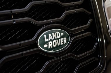 Range Rover siyah, büyük logo