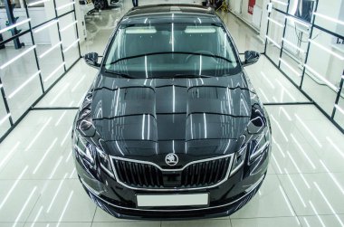 Araba Skoda SuperB ön görünümü