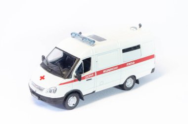 Maket araba, ambulans, doktorlar.