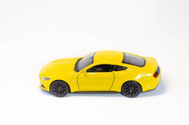 Model arabayı ölçeklendir