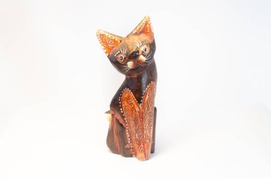 bir kedinin ahşap biblo