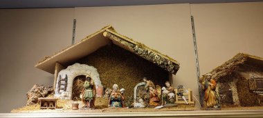 Masada Noel süsleri var.