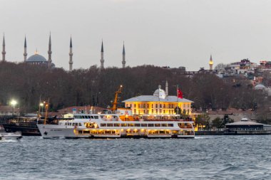 İstanbul Suyu 'nda Nakliye Gemisi