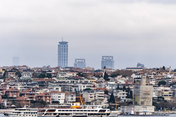 Istanbul Hill Épületekkel Égbolt Háttér — Stock Fotó