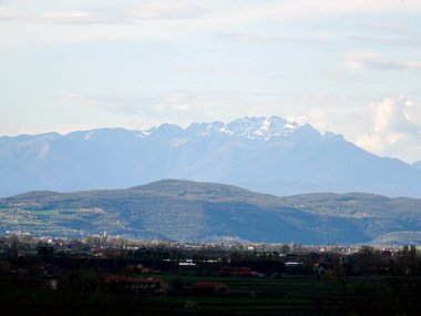 Dağ tepeleri manzarası, Kuzey İtalya manzarası