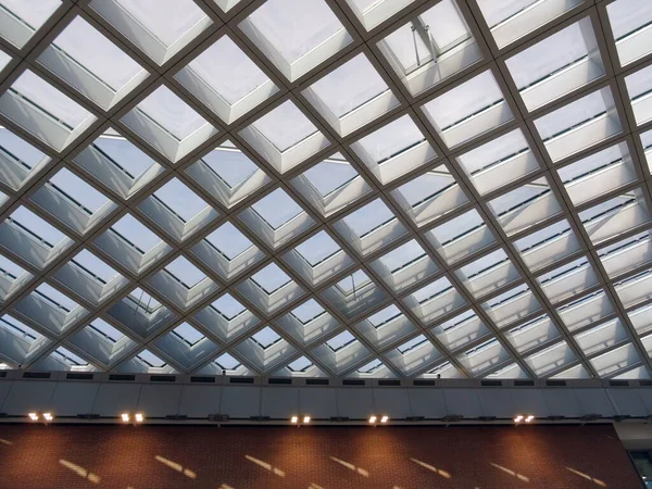 威尼斯机场现代未来派玻璃天花板 — 图库照片
