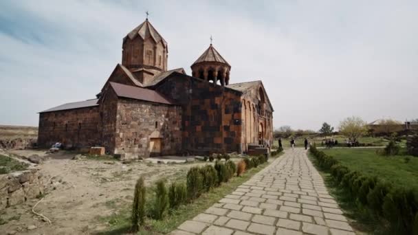 Χαμηλή Γωνία Σταθεροποιημένη Λήψη Του Αρμενικού Μεσαιωνικού Μοναστηριού Hovhannavank Την — Αρχείο Βίντεο