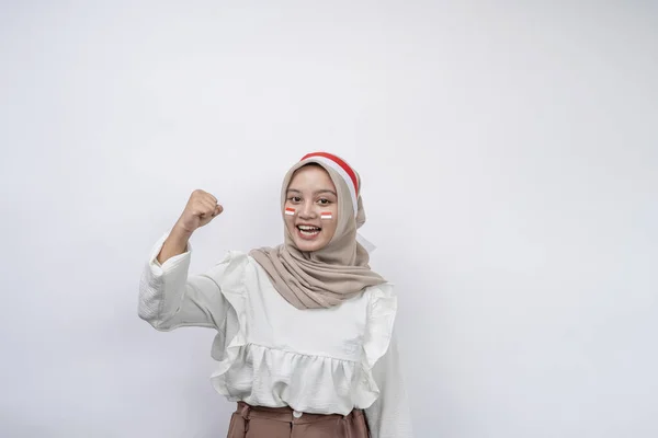 Aufgeregt Feiern Süße Asiatische Musliminnen Den Indonesischen Unabhängigkeitstag Isoliert Auf — Stockfoto