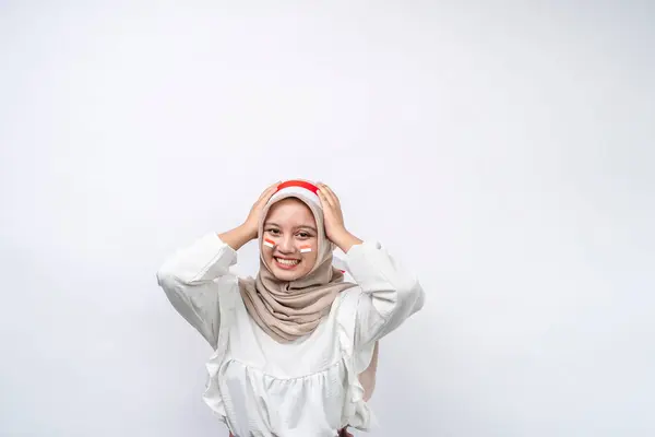 Impresionada Mujer Musulmana Asiática Celebra Día Independencia Indonesia Aislada Sobre —  Fotos de Stock