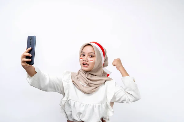 Izgalmas Aranyos Ázsiai Nők Muszlim Gazdaság Mobiltelefon Ünneplő Indonéz Függetlenségi — Stock Fotó