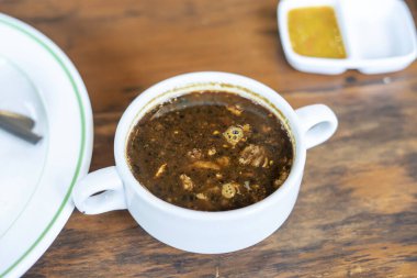 Rawon. Geleneksel Endonezya sığır çorbası mutfak siyah