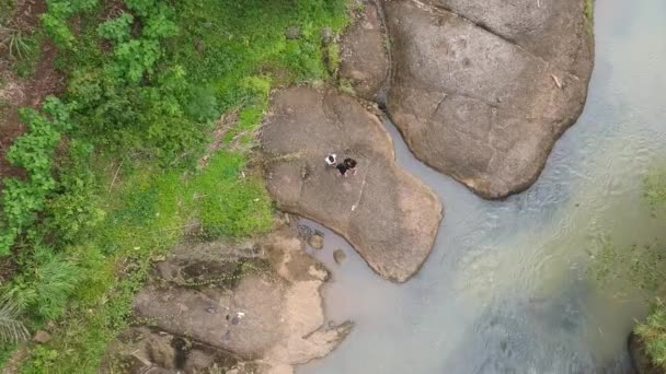 Cianjur Jawa Barat Indonesia July 2022 Orang Mandi Sungai — Stok Video