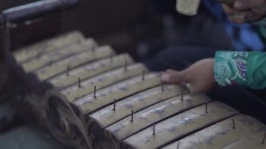 Gamelan, Endonezya 'nın geleneksel müzik enstrümanlarından biridir. Gamelan, Java, Sunda ve Bali gibi çeşitli bölgelere sahiptir..