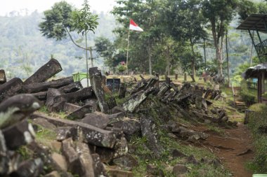 Taşların megalitik bölgede düzenlenmesi, Gunung Padang, Cianjur, Batı Java, Endonezya
