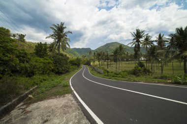 Ormanda yol, Lombok Endonezya