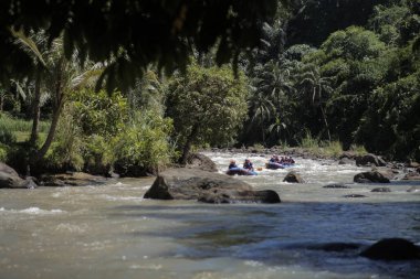 Sukabumi Endonezya 'da rafting