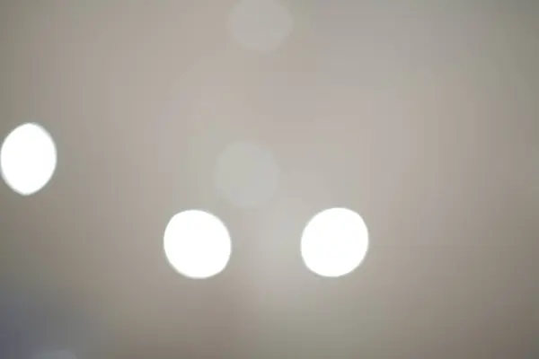 Krema arkaplanlı üç ışık çemberi