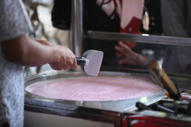 Erkekler dondurmayı pembeye çevirir