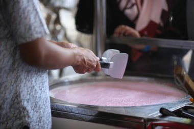 Erkekler dondurmayı pembeye çevirir