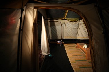 Kampta gece atmosferi