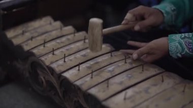 Gamelan, Endonezya 'nın geleneksel müzik enstrümanlarından biridir. Gamelan, Java, Sunda ve Bali gibi çeşitli bölgelere sahiptir..