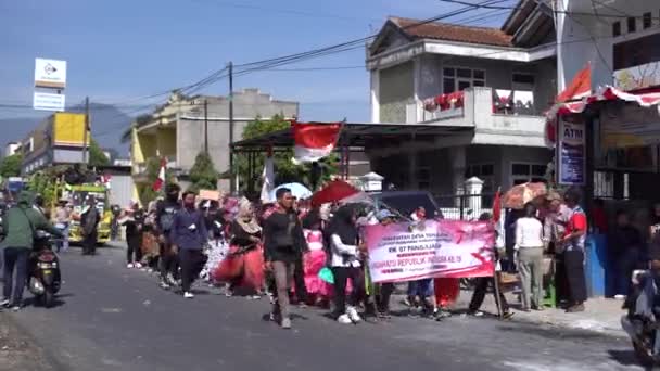 Ciwidey Bandung Indonésie Srpna 2023 Živý Průvod Dne Indonéské Nezávislosti — Stock video
