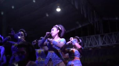 Bogor, Endonezya. 3 Haziran 2023: Jaipongan, Endonezya 'da çok popüler olan ve Karawang bölgesinden gelen geleneksel bir Sundan sosyal dansıdır..