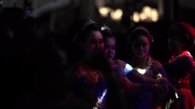 Bogor, Endonezya. 3 Haziran 2023: Jaipongan, Endonezya 'da çok popüler olan ve Karawang bölgesinden gelen geleneksel bir Sundan sosyal dansıdır..