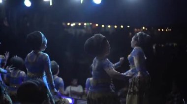 Bogor, Endonezya. 3 Haziran 2023: Jaipongan, Endonezya 'da çok popüler olan ve Karawang bölgesinden gelen geleneksel bir Sundan sosyal dansıdır..