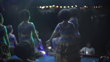 Bogor, Endonezya. 3 Haziran 2023: Jaipongan, Endonezya 'da çok popüler olan ve Karawang bölgesinden gelen geleneksel bir Sundan sosyal dansıdır..