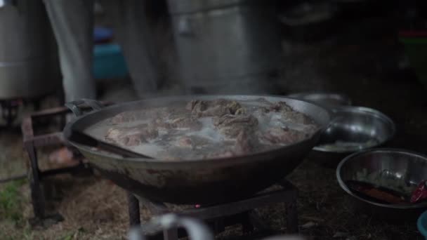 Koka Nötkött Kokande Vatten Att Köttet Mört — Stockvideo