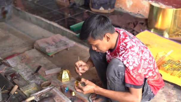 Cianjur Indonesia 2024年2月12日 关于尔传统穆斯林灯具的工匠被称为 兰布人 Lampu Gentur Lampu Gentur是印度尼西亚仙菊特有的手工艺品之一 — 图库视频影像