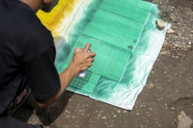 Cianjur 'da geleneksel Müslüman fener lambalarının zanaatkarlarına 