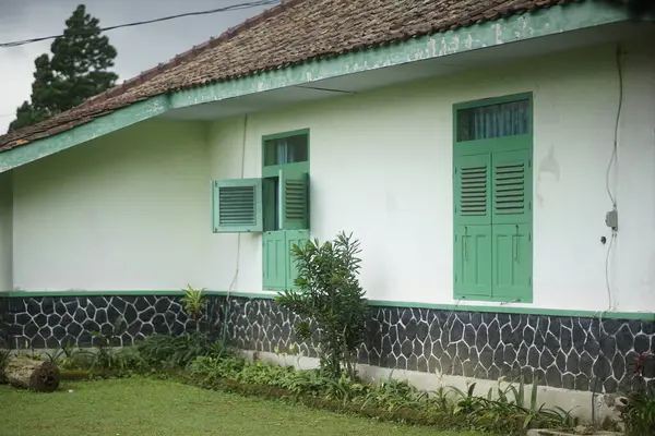 Geleneksel Sundan ev mimarisi büyüleyicidir.