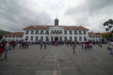 JAKARTA, INDONEZYA - 14 Ekim 2016: Kota tua Jakarta 'da turistler gün içinde çeşitli faaliyetlerde bulunuyorlar