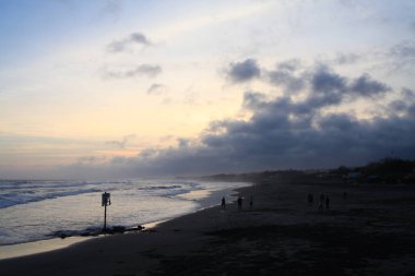 Öğleden sonra denizde güneş battığında