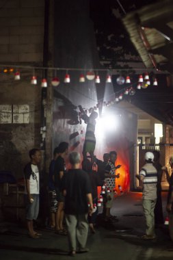 JAKARTA, İNDONEZYA - 7 Ağustos 2016 İnsanlar Endonezya 'nın bağımsızlık gününü karşılamaya hazırlanıyor