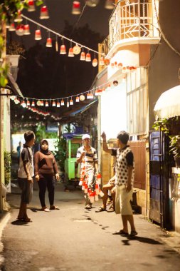 JAKARTA, İNDONEZYA - 7 Ağustos 2016 İnsanlar Endonezya 'nın bağımsızlık gününü karşılamaya hazırlanıyor